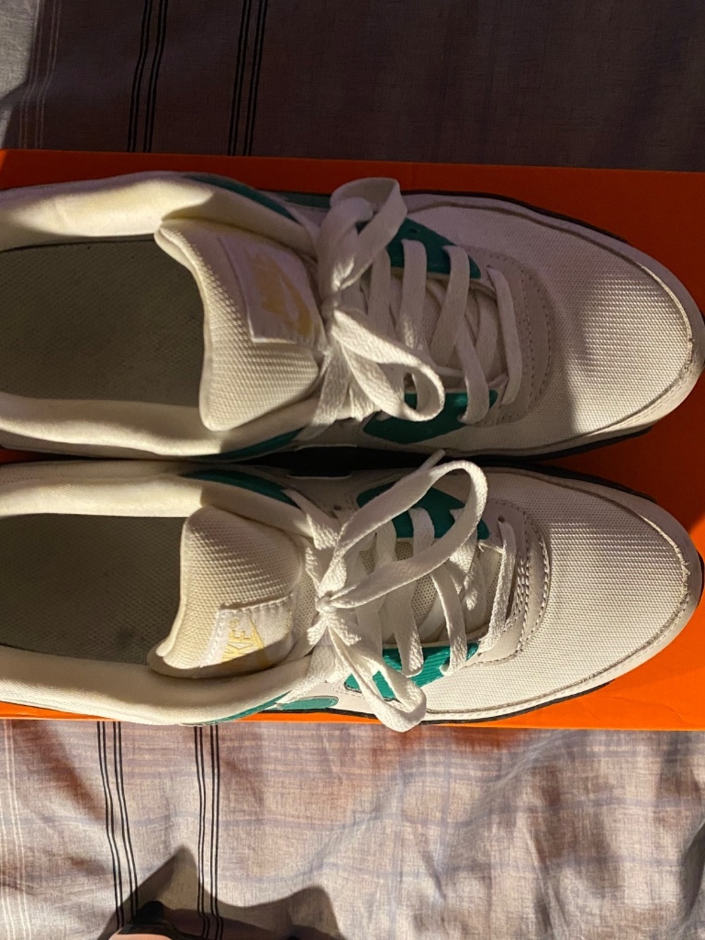 Nike Air Max 90 Shoes - Picture 2 of 4